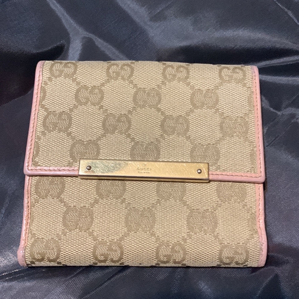 Gucci- Naturals Canvas Monogram Compact Wallet w/ Brass Hardware - Picture 2 of 10